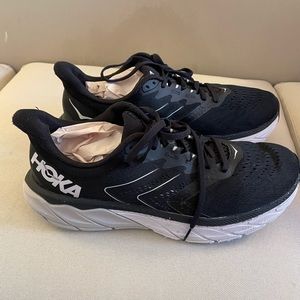 HOKA WOMEN’S ONE ONE